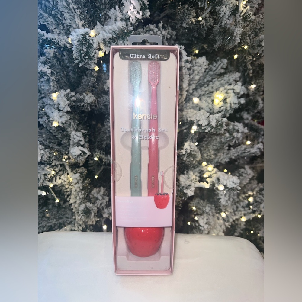 Kensie Toothbrush Set & Strawberry Holder – Ultra Soft Bristles – NEW in Box - Picture 1 of 4